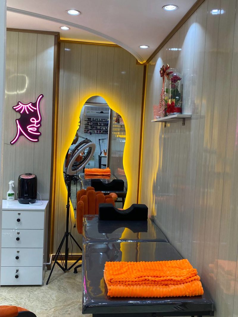 فضای سالن مژگان